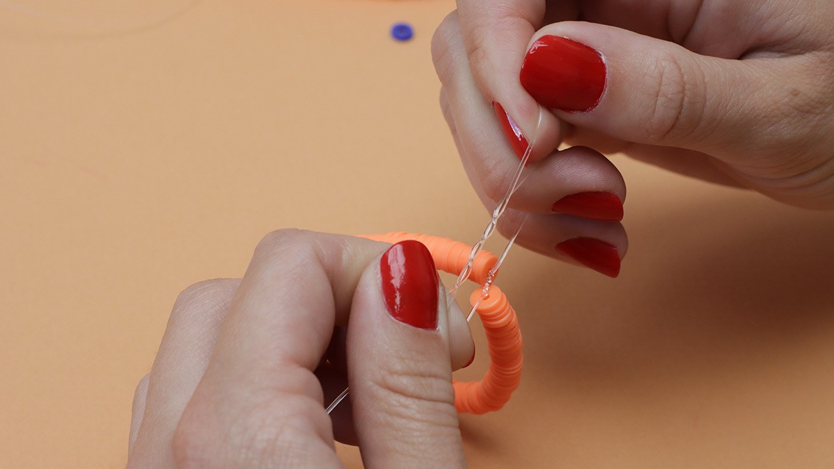 Pulseras elásticas redondas heishi modelo Fruit Salad : Paso 5