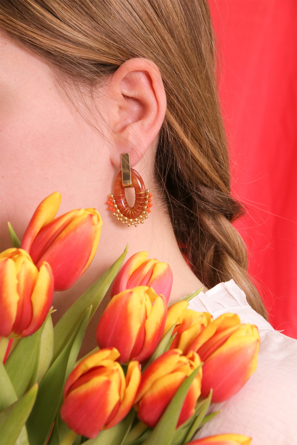 Pendientes vintage de resina jaspeada y tejido de perlas