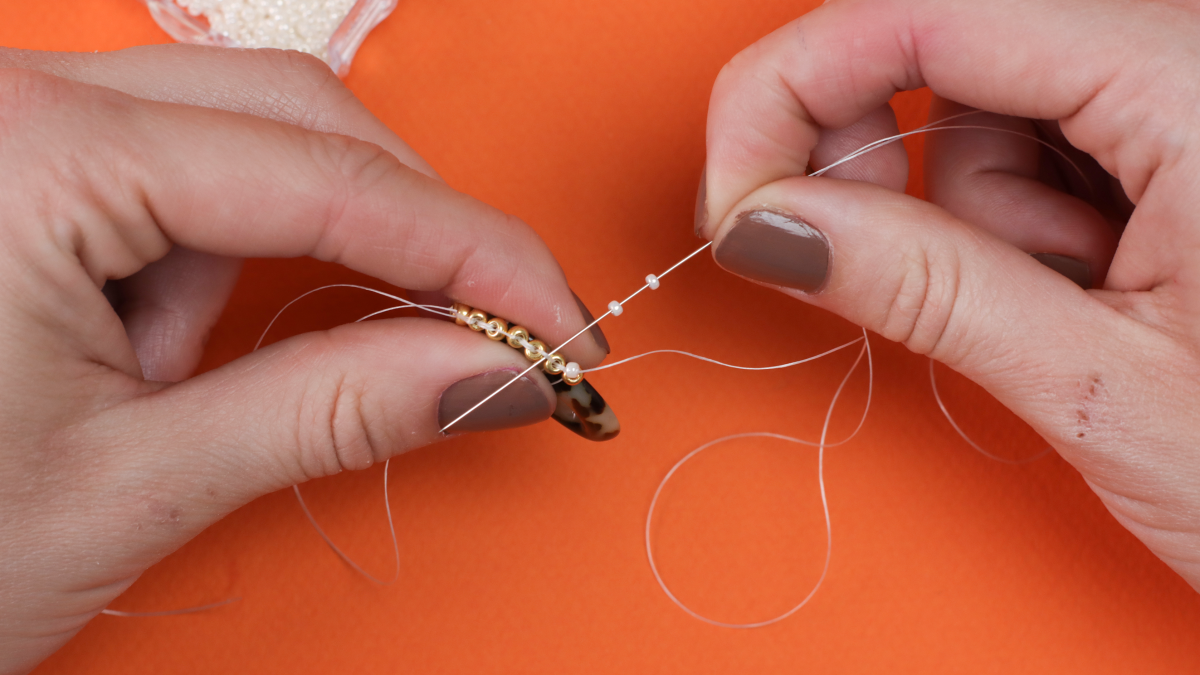 Pendientes vintage de resina jaspeada y tejido de perlas : Paso 6