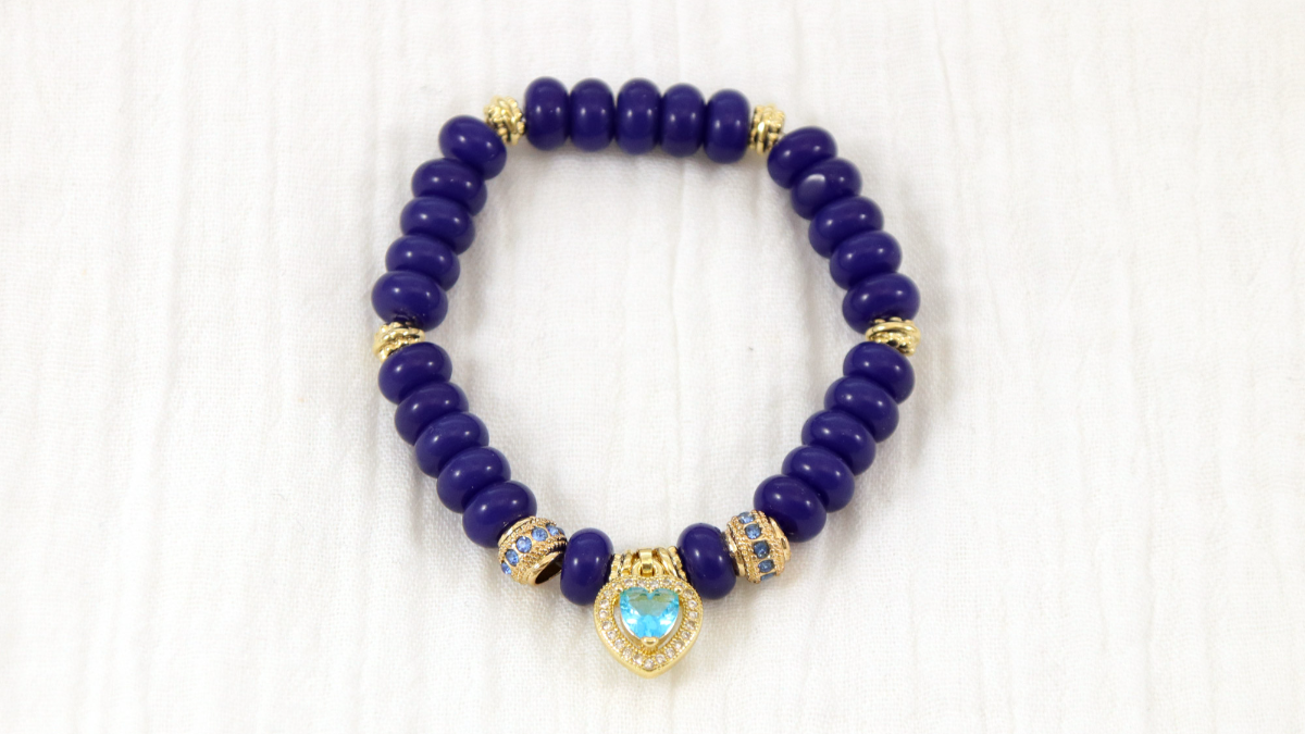 Tuto Dúo de pulseras elásticas azules con colgantes de corazón de strass : Paso 4 Tuto Dúo de pulseras elásticas azules con colgantes de corazón de strass : Paso 4