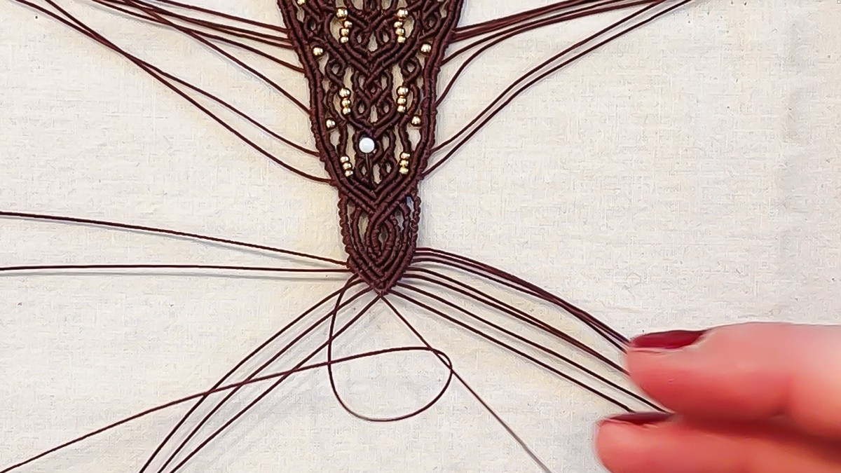 Tutorial de pulsera de micromacramé con cordón de cierre : Paso 1 Tutorial de pulsera de micromacramé con cordón de cierre : Paso 1