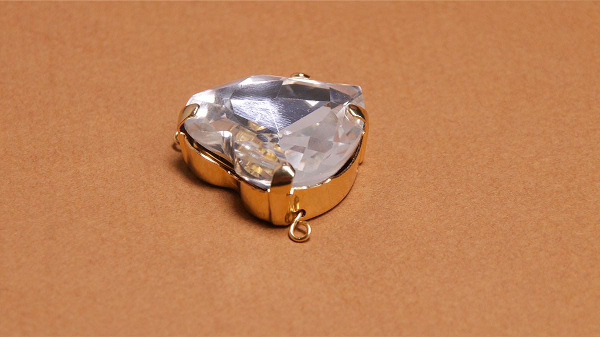 DIY Collar de perro : Cordón de cuero y cristales : Paso 9 DIY Collar de perro : Cordón de cuero y cristales : Paso 9