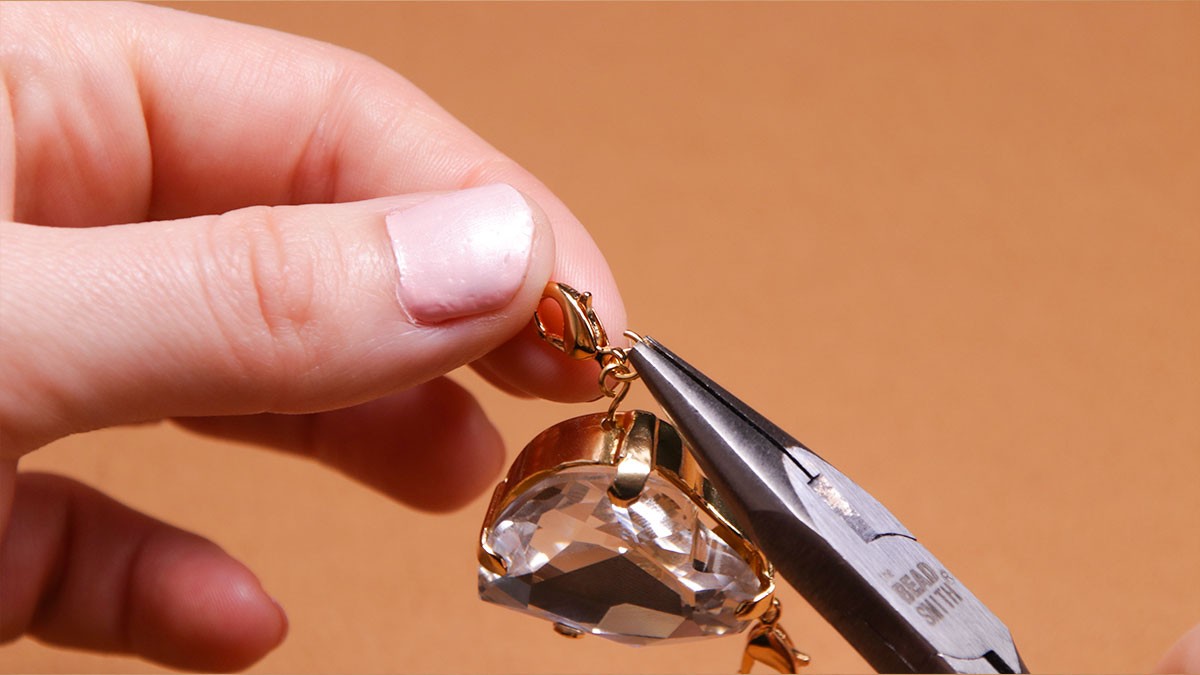 DIY Collar de perro : Cordón de cuero y cristales : Paso 10 DIY Collar de perro : Cordón de cuero y cristales : Paso 10