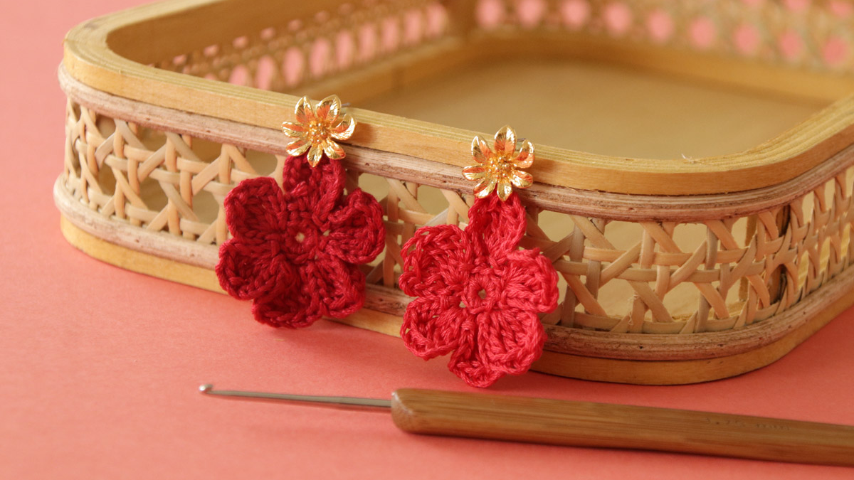 Esquema Tutorial de pendientes de flores rojas de ganchillo Esquema Tutorial de pendientes de flores rojas de ganchillo