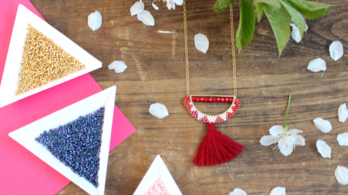 Esquema Miyuki collar media luna técnica punto de ladrillo