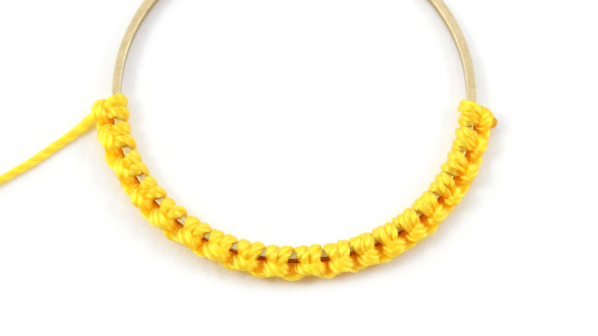 Pendientes mixtos de macramé y miyuki : Paso 4