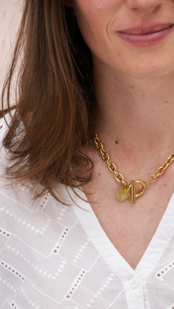 Esquema Brazalete de acero inoxidable chapado en oro con cierre en T