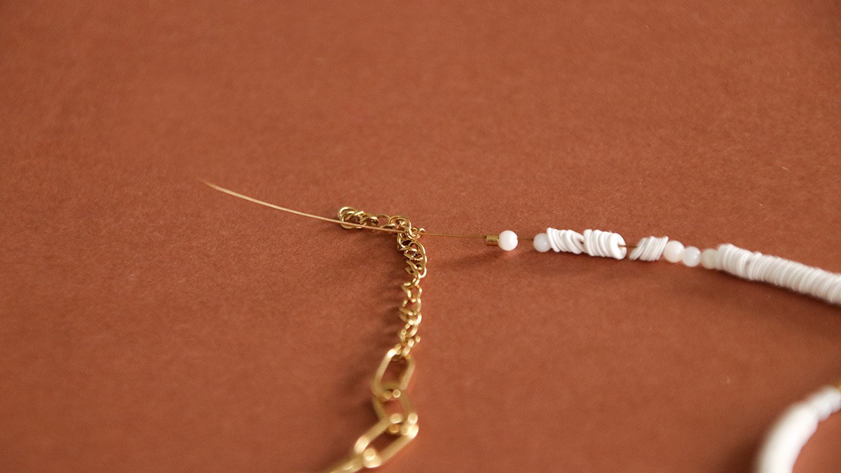 Tobillera de verano de acero inoxidable y minicuentas Heishi : Paso 4