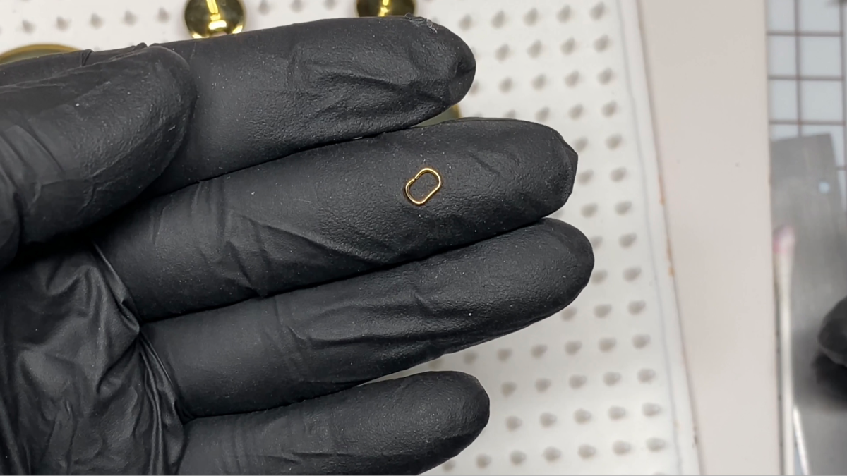 Pendientes colgantes de polímero, tinta y resina UV : Paso 13