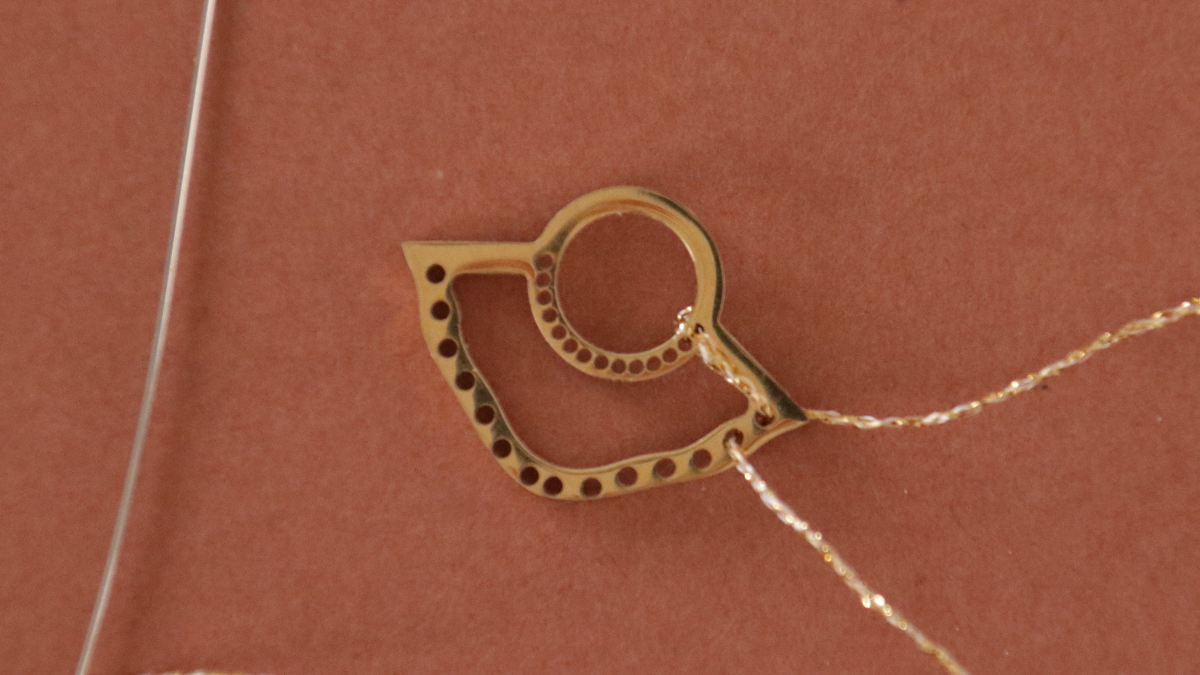 Miyuki Pendientes colgantes de oro con corneta de acero inoxidable : Paso 1