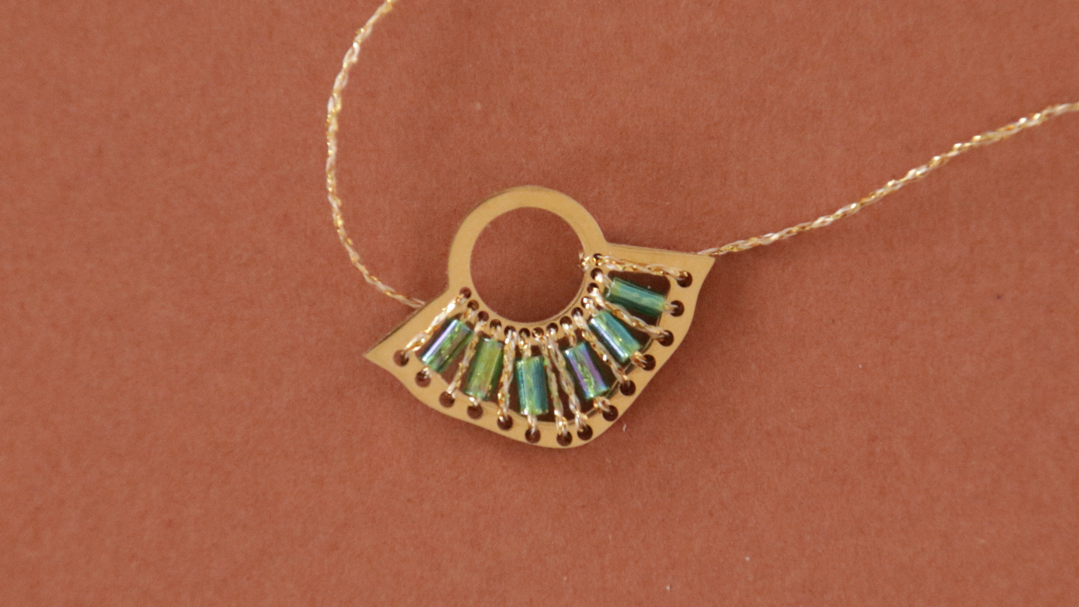 Miyuki Pendientes colgantes de oro con corneta de acero inoxidable : Paso 3