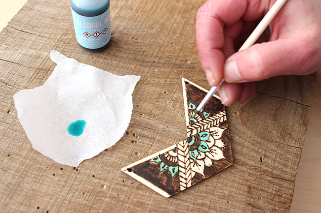 Jumper con pestaña Chevron pyrographed madera : Paso 4