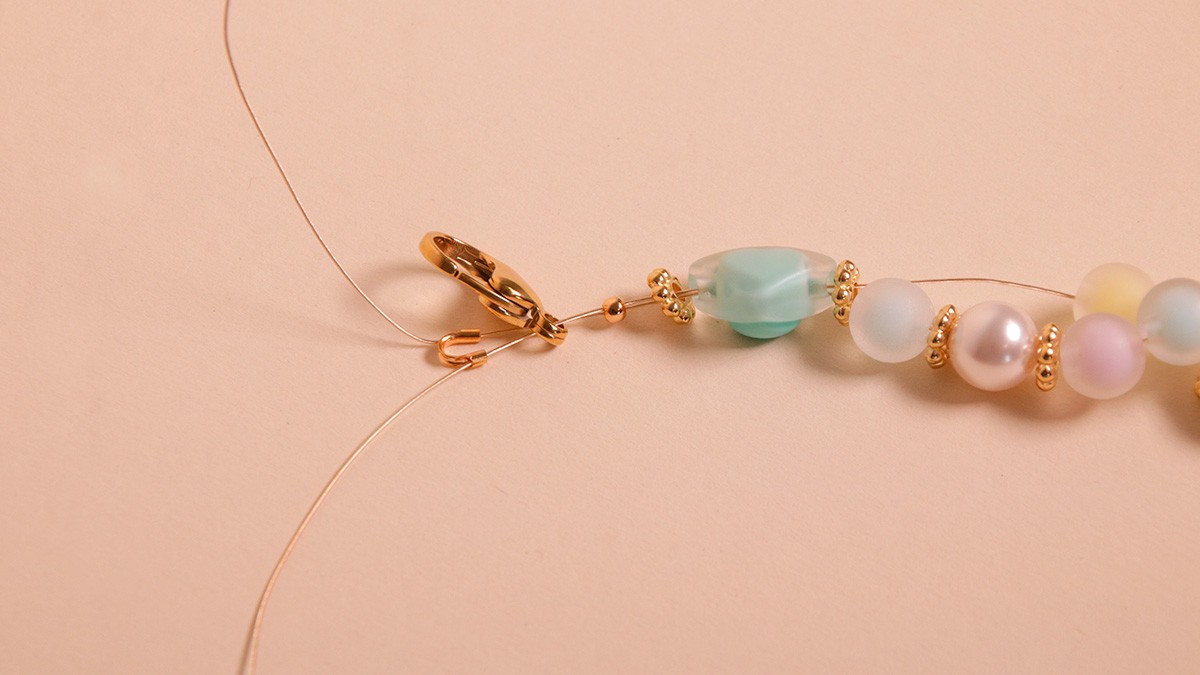 Joyas telefónicas con perlas de colores y nacaradas : Paso 5 Joyas telefónicas con perlas de colores y nacaradas : Paso 5