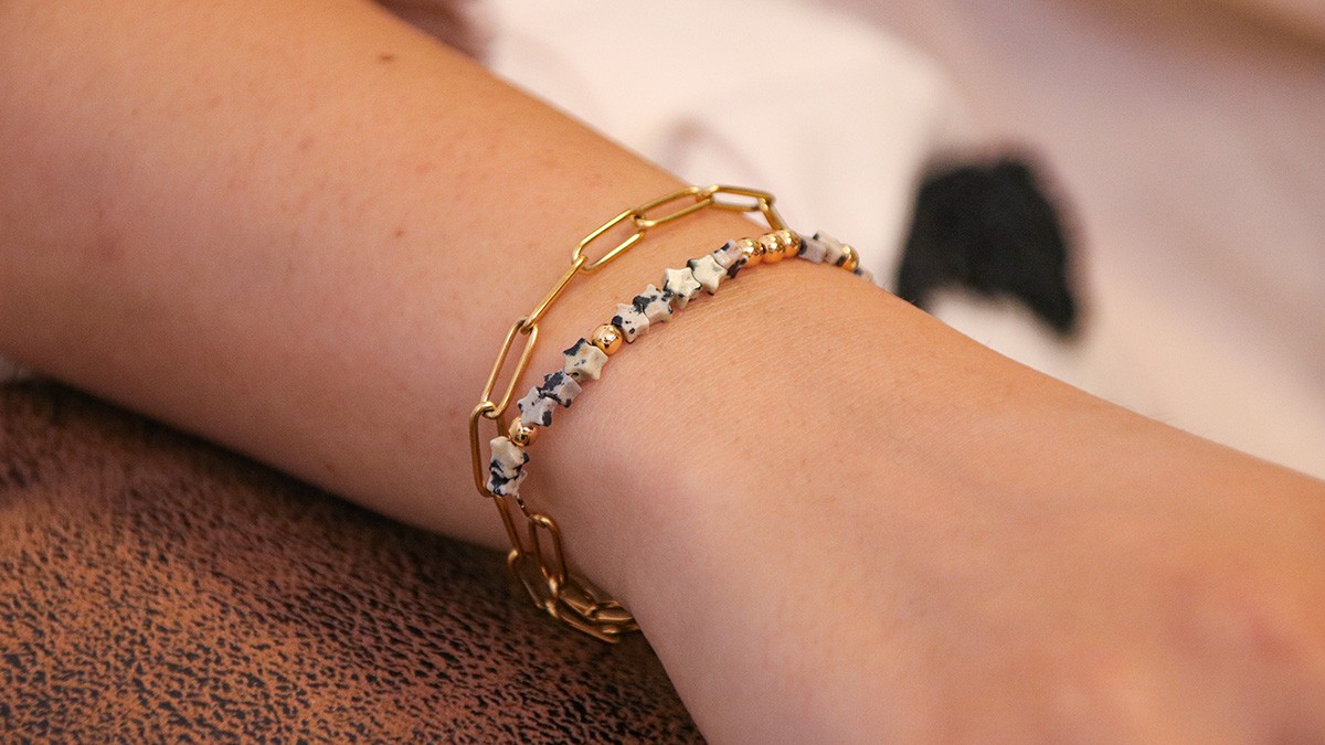 Pulsera estrella de jaspe dálmata con cadena rectangular de acero inoxidable