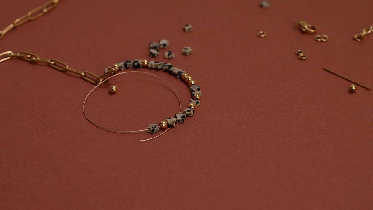 Pulsera estrella de jaspe dálmata con cadena rectangular de acero inoxidable : Paso 2