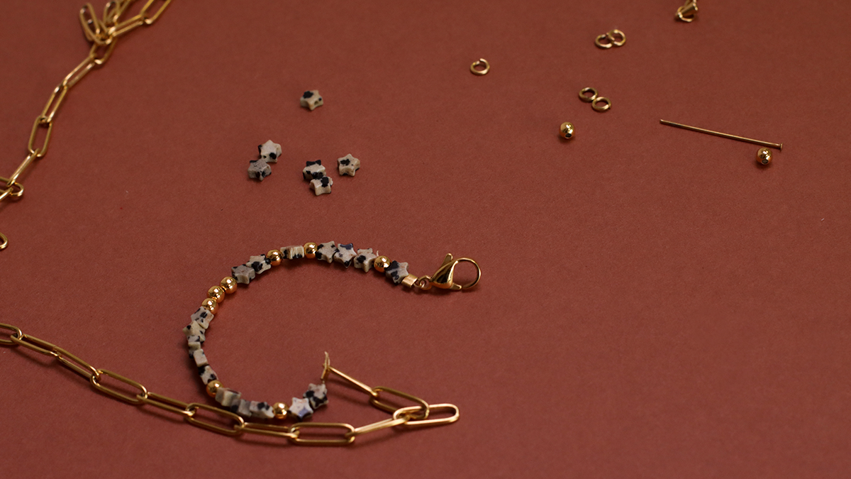 Pulsera estrella de jaspe dálmata con cadena rectangular de acero inoxidable : Paso 3