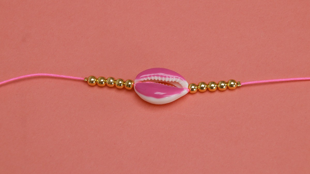 Pulsera fluorescente de varias filas con cauri y cuentas : Paso 4 Pulsera fluorescente de varias filas con cauri y cuentas : Paso 4