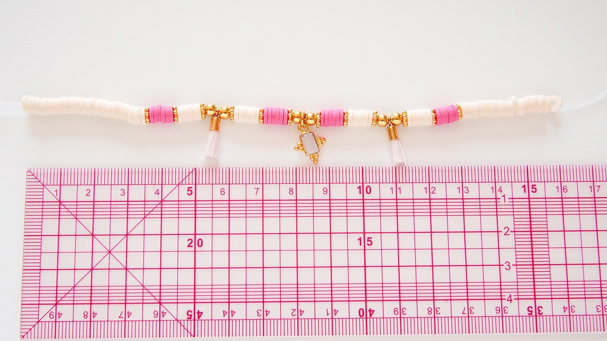 Surtido de pulseras con colgantes de heishi y oro : Paso 5