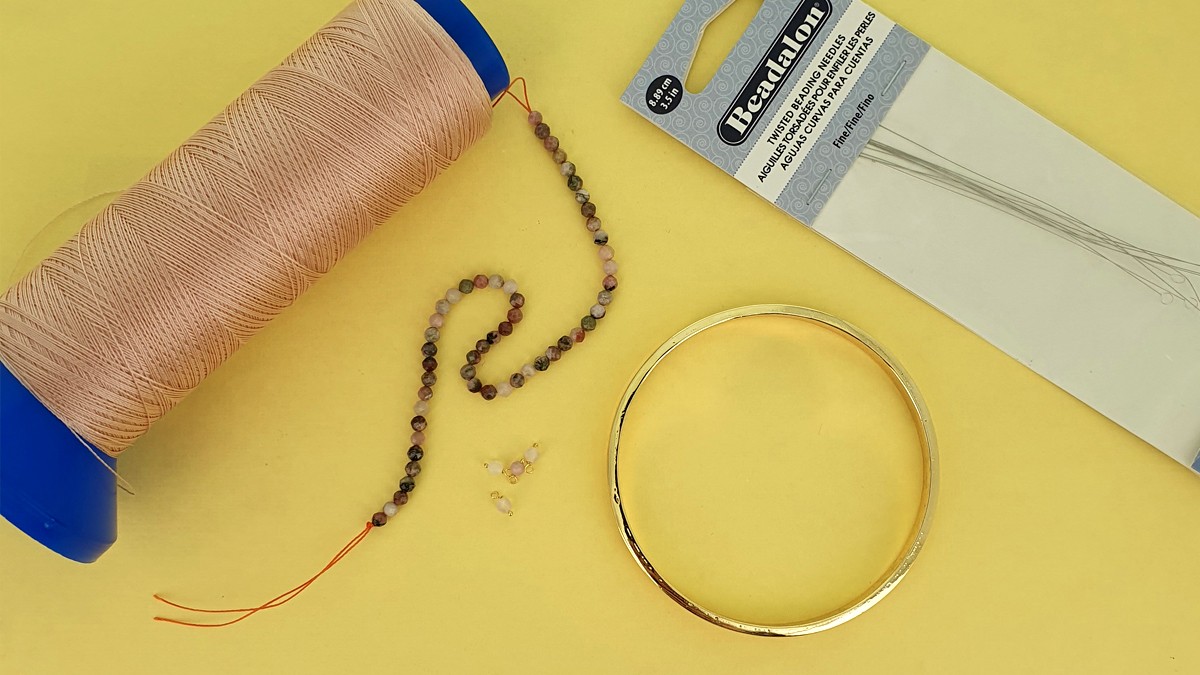 Pulsera de oro con gema de rodonita para mujer : Paso 1