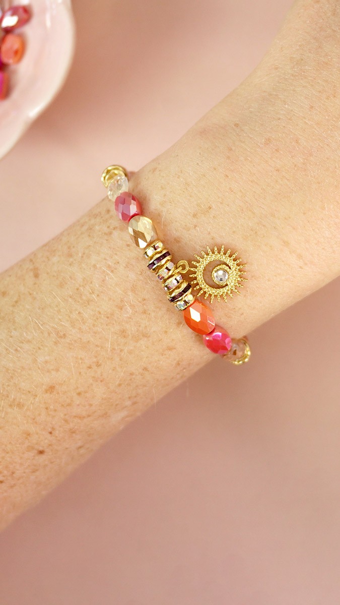 Esquema Elegante pulsera con reflejos anaranjados y perlas ovaladas facetadas