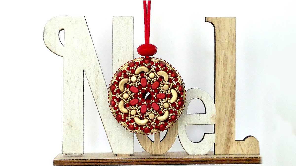 Esquema DIY Christmas pearl by Puca® (en francés)