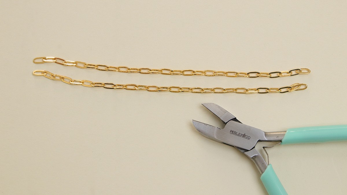 Collar doble multifila de oro con colgante redondo de efecto plisado y cierre de boya : Paso 1