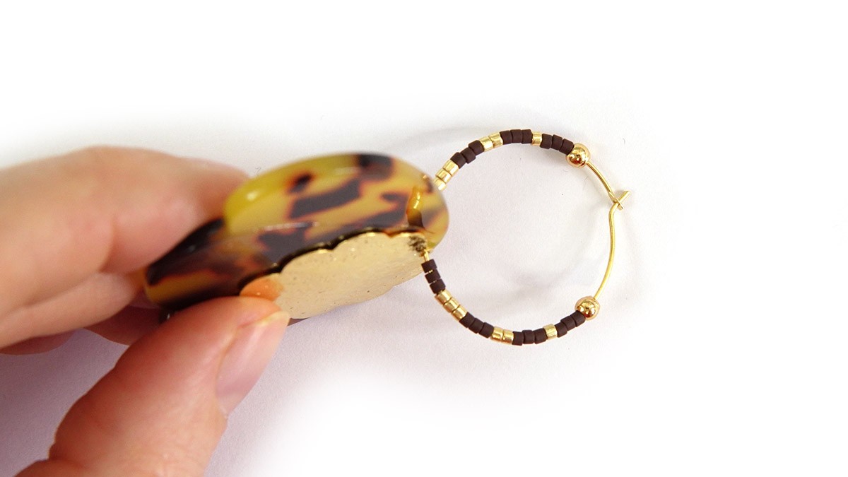 Pendientes 3 pétalos de acetato y hojas de oro : Paso 3