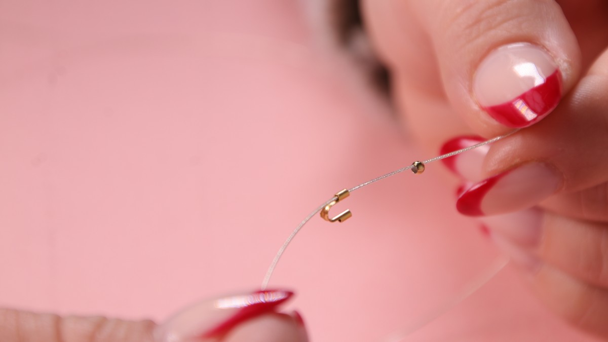 Collar de varias vueltas con cadenas y perlas nacaradas : Paso 2