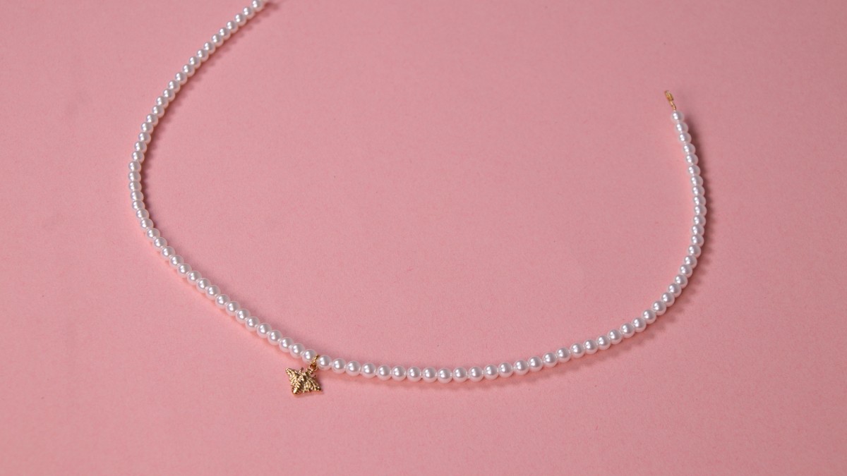 Collar de varias vueltas con cadenas y perlas nacaradas : Paso 5