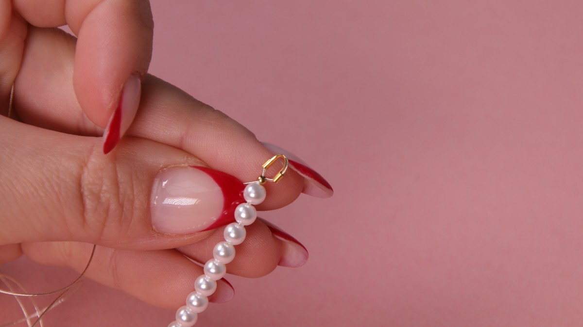 Collar de varias vueltas con cadenas y perlas nacaradas : Paso 6