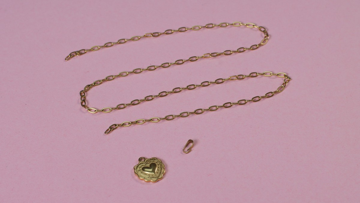 Collar de varias vueltas con cadenas y perlas nacaradas : Paso 7