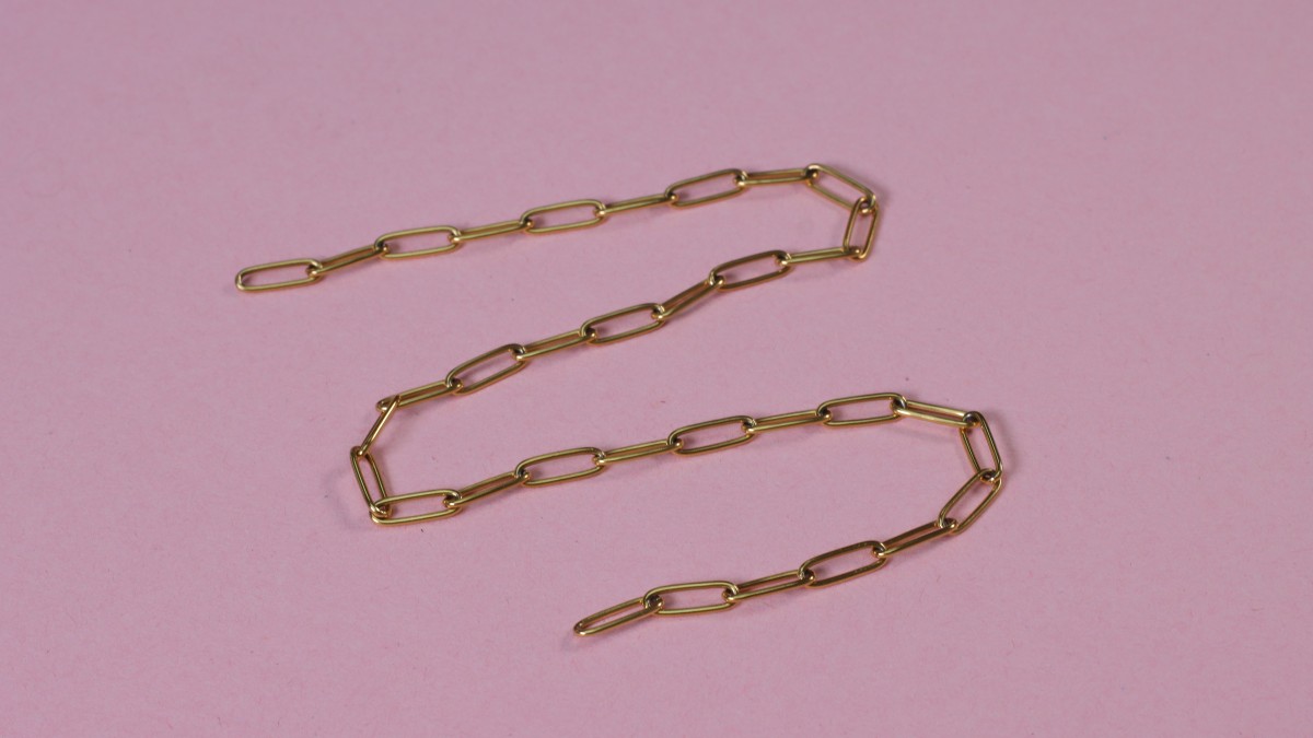 Collar de varias vueltas con cadenas y perlas nacaradas : Paso 10