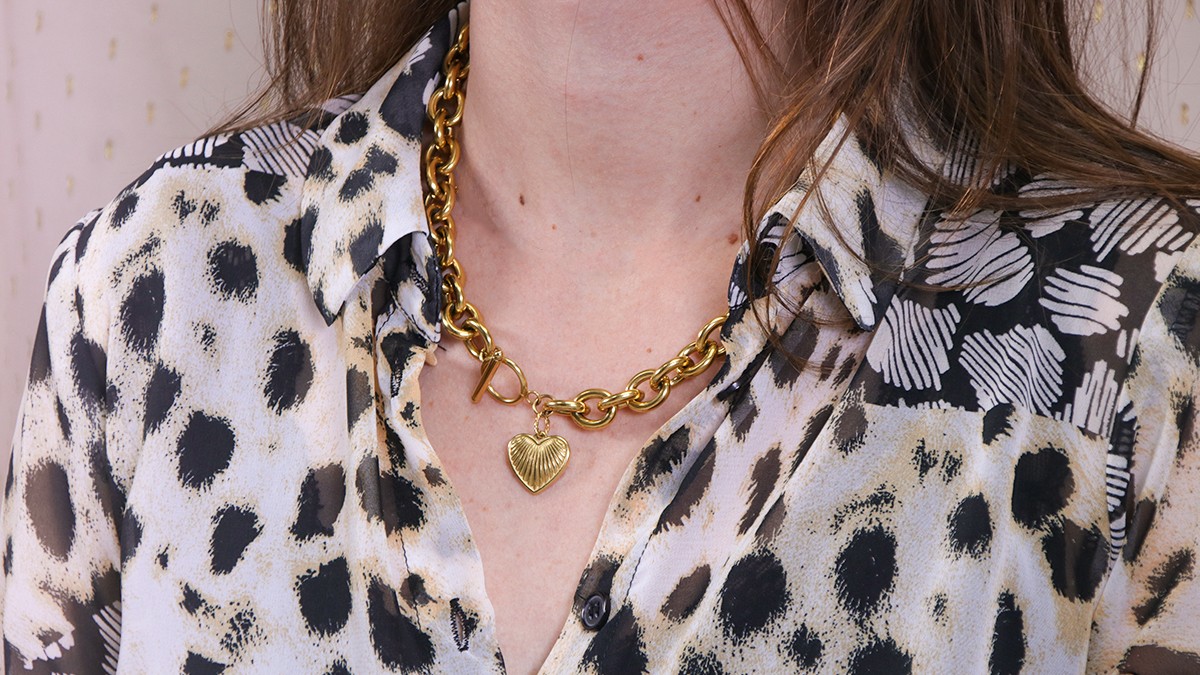 Collar con cierre en T y colgante de corazón