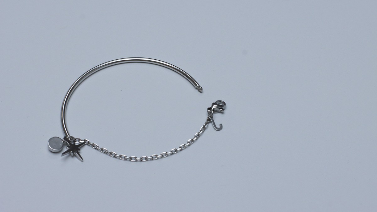 Pulsera de media anilla de acero inoxidable personalizable con charms : Paso 3 Pulsera de media anilla de acero inoxidable personalizable con charms : Paso 3