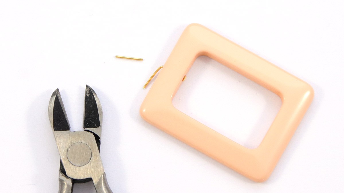 DIY Pendientes de pelusa de melocotón fáciles de hacer : Paso 7