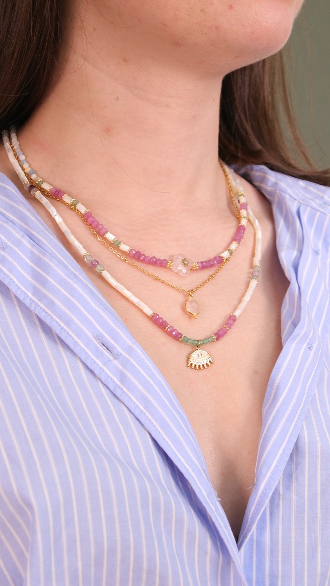 DIY tres collares de piedras naturales en tonos pastel y delicados colgantes