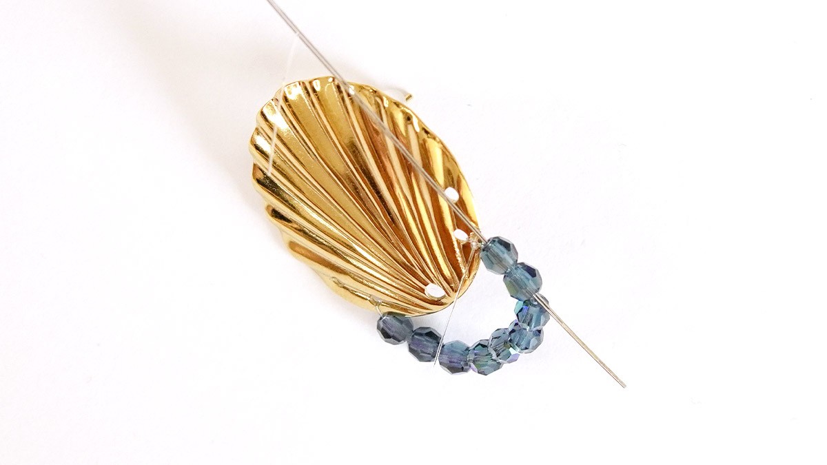 Pendientes abanico dorados con perlas Preciosa : Paso 2 Pendientes abanico dorados con perlas Preciosa : Paso 2