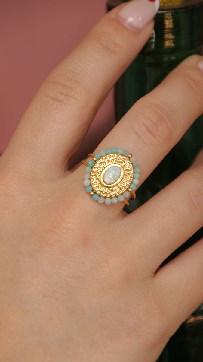 Esquema Anillo ovalado con cabujón y piedras naturales Esquema Anillo ovalado con cabujón y piedras naturales