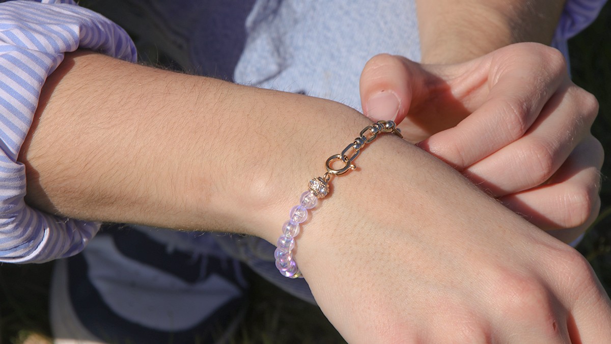 Esquema Media pulsera con cuentas de burbujas transparentes y cadena Esquema Media pulsera con cuentas de burbujas transparentes y cadena