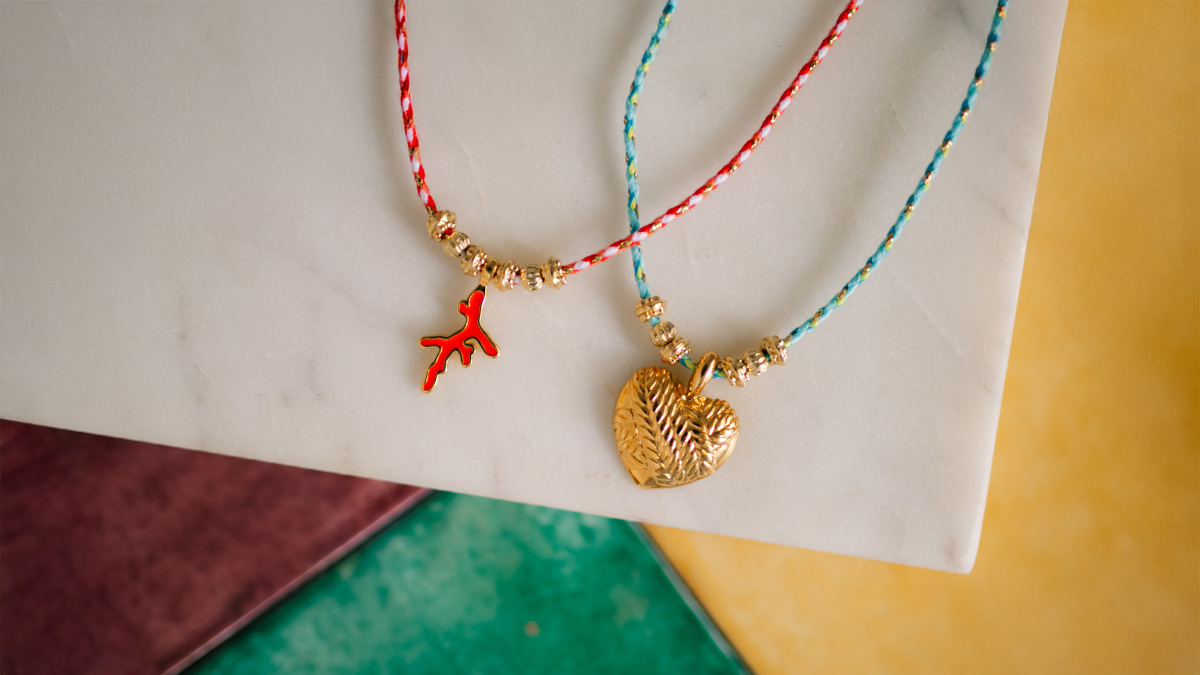 Collar con cordones trenzados y colgantes de epoxi : Paso 6