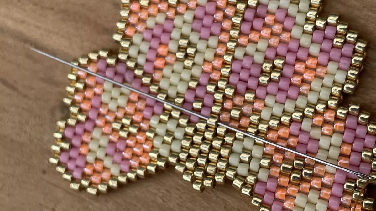 Pendientes flor tejida Brick Stitch : Paso 2