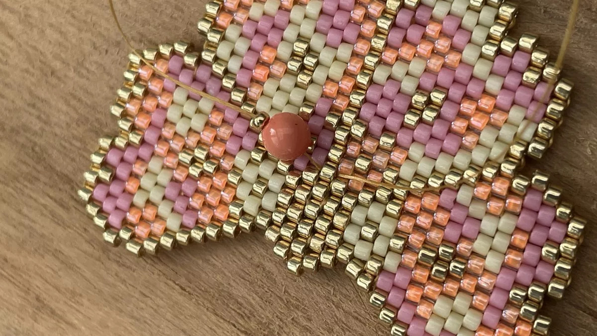 Pendientes flor tejida Brick Stitch : Paso 7