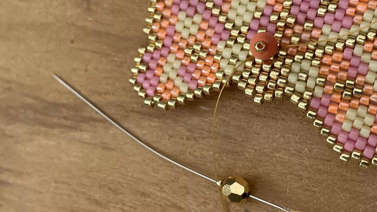 Pendientes flor tejida Brick Stitch : Paso 10