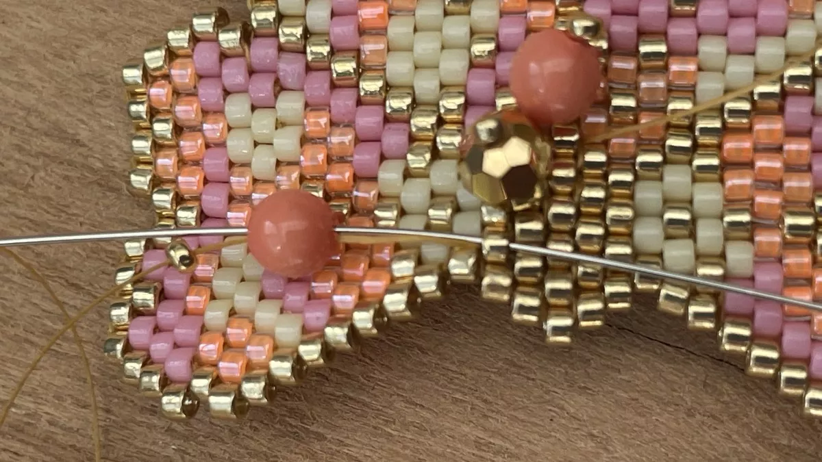 Pendientes flor tejida Brick Stitch : Paso 14