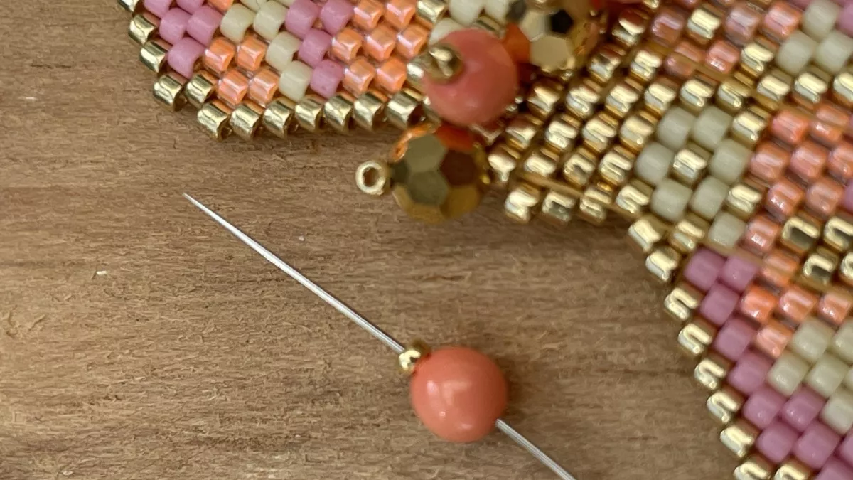 Pendientes flor tejida Brick Stitch : Paso 19