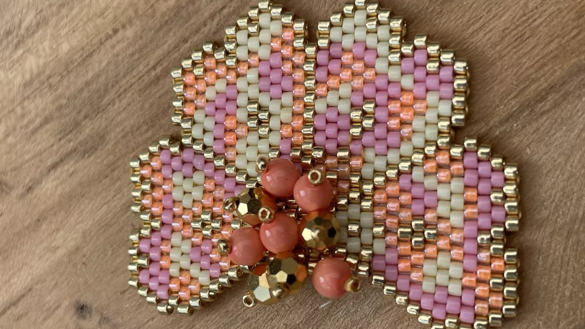 Pendientes flor tejida Brick Stitch : Paso 33