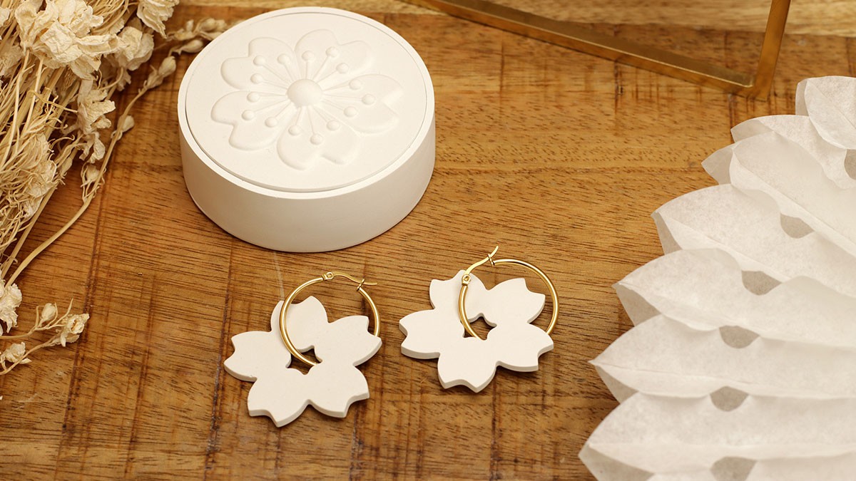 Criollas y caja de flores en polvo Raysin