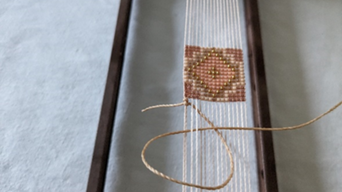 Pulsera con tejido central y micro macramé : Paso 6 Pulsera con tejido central y micro macramé : Paso 6