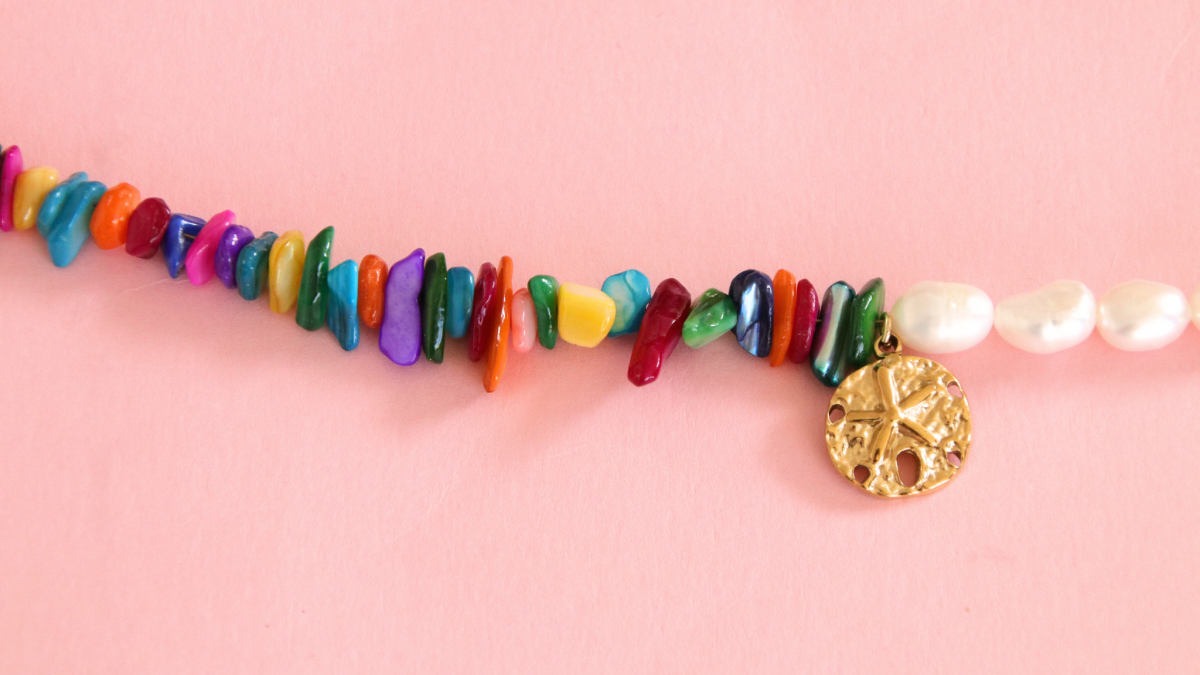 Collar con perlas de agua dulce y cuentas de concha chip : Paso 5