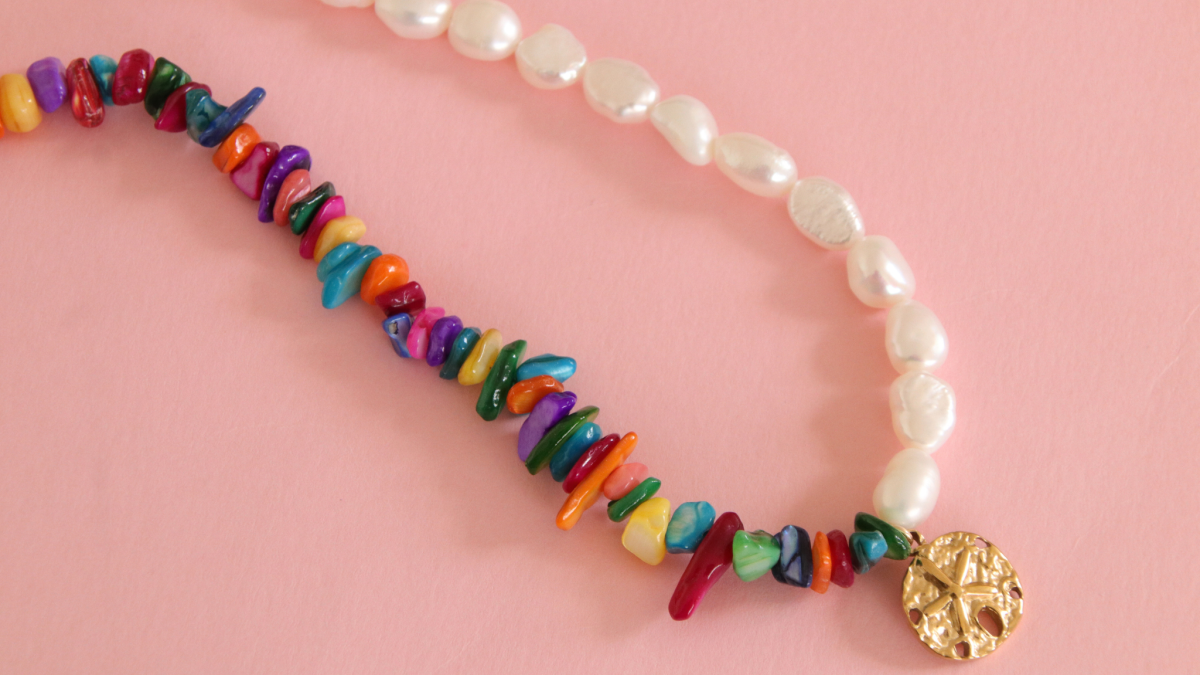 Collar con perlas de agua dulce y cuentas de concha chip : Paso 9